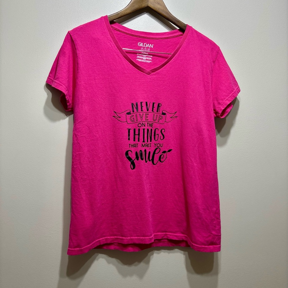 ✨$8 CLEAR-OUT✨ Gildan Never Give Up Smile Positivity Short Sleeve Tee Shirt Pink